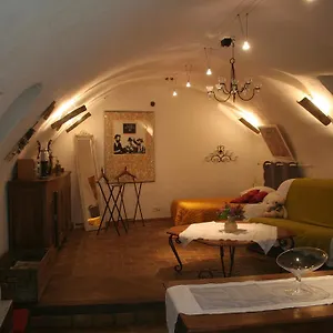 https://chambre-dhotes-la-romarine.hotels-rhonealpes.com